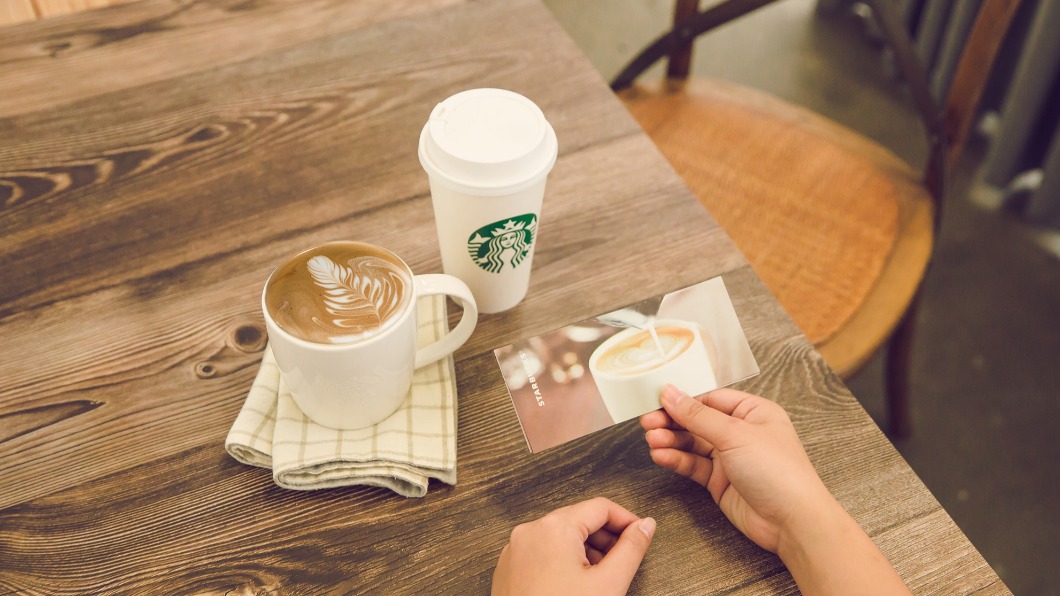 四大超商和星巴克祭出咖啡優惠。（圖／翻攝自星巴克咖啡同好會Starbucks Coffee臉書）