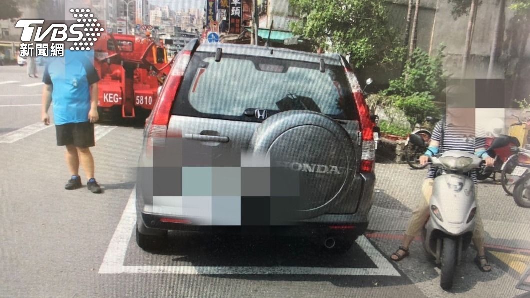 親眼目睹「都市傳說」!待轉格當停車格 民眾怒檢舉拖吊