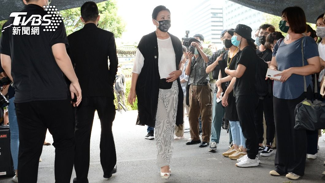 陳亞蘭淚別龍劭華 憶瀟灑一生「3天不演戲就搬家具」