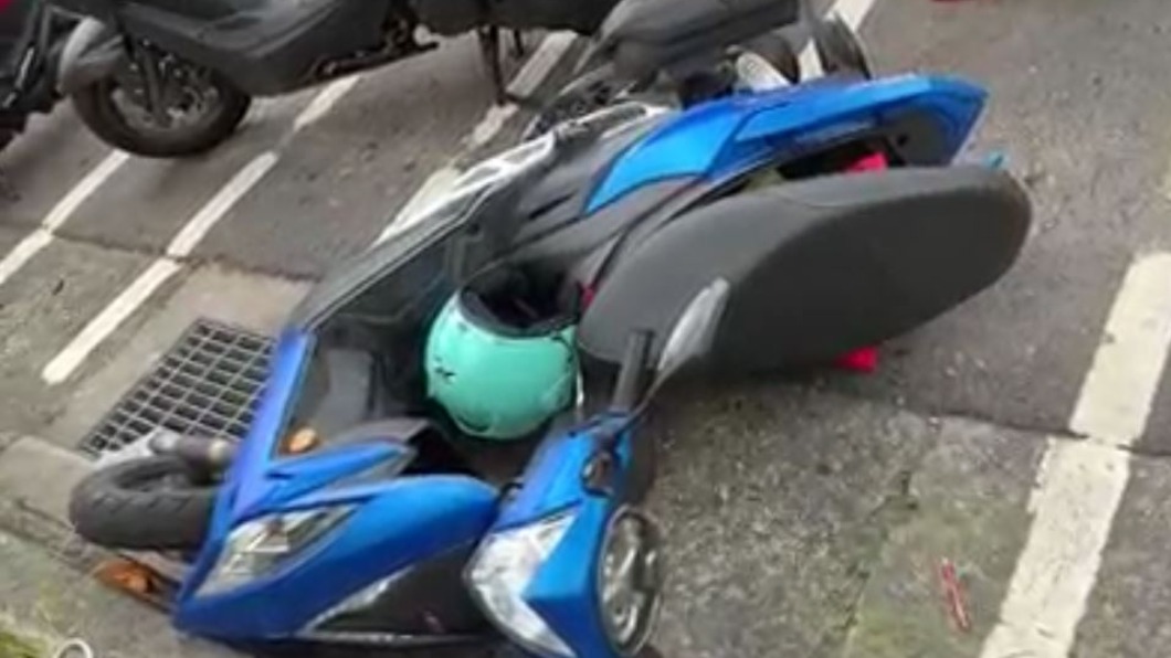 機車毀損。(圖/翻攝自愛新莊我是新莊人 臉書)