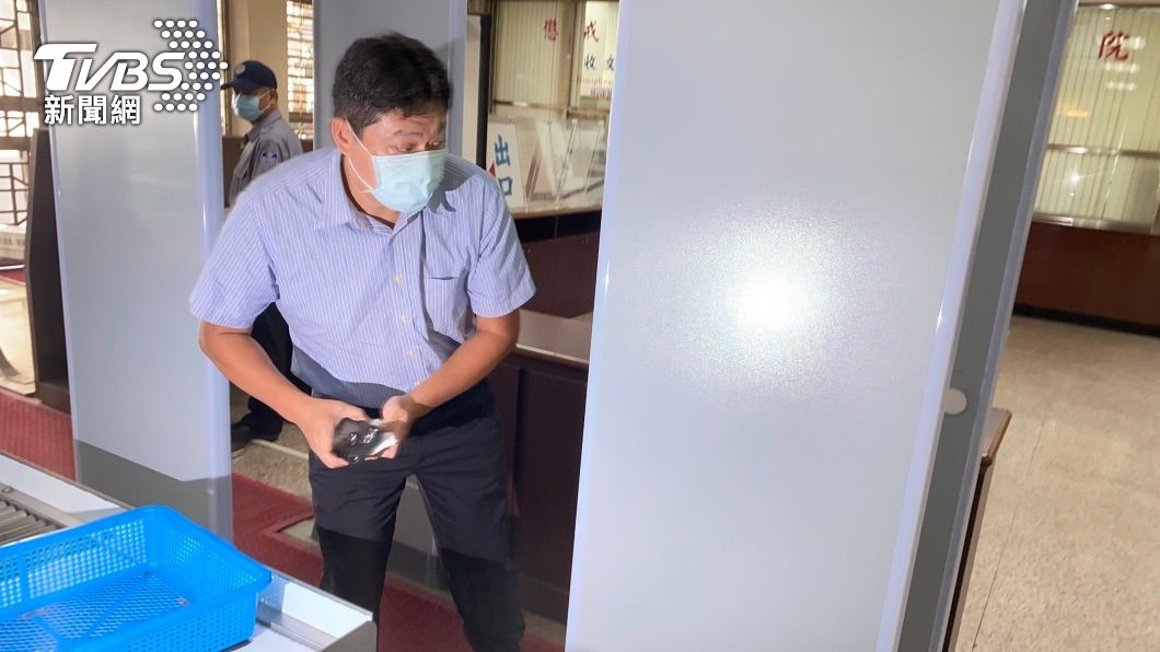 遭同事偷拍電腦案二審 女法官出庭淚灑求重判