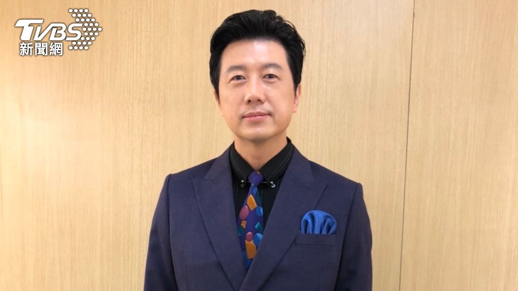 吳皓昇為角色訂製多款高級西裝。。(圖/民視提供)