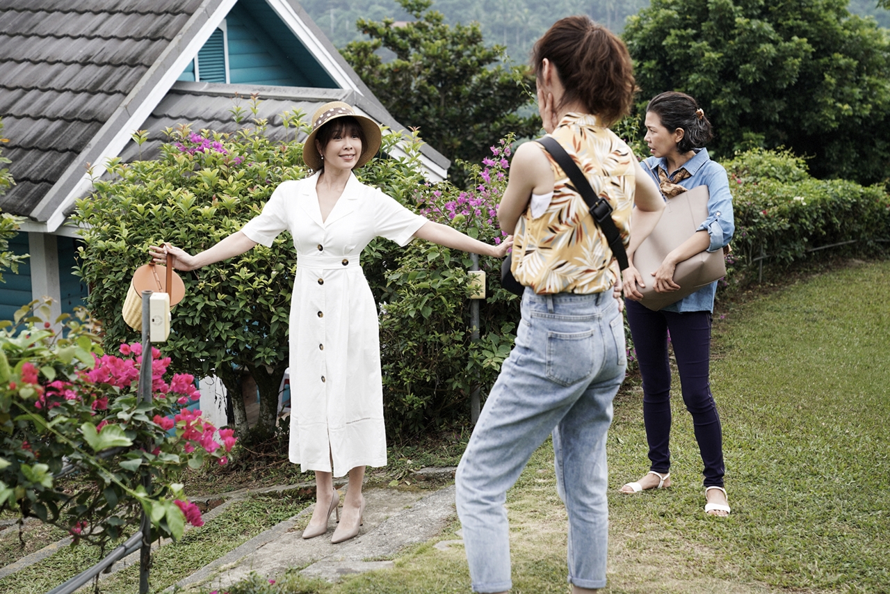 天心飾演「公主病」表姊洪育萱。（圖／華視、CATCHPLAY提供）