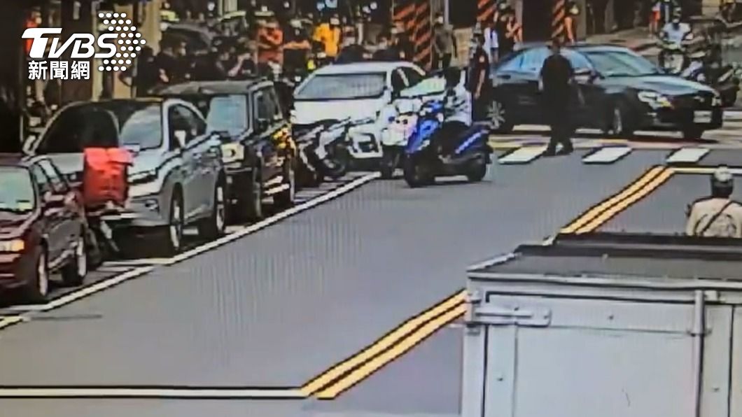 2派出所16名警力出動。(圖/TVBS)