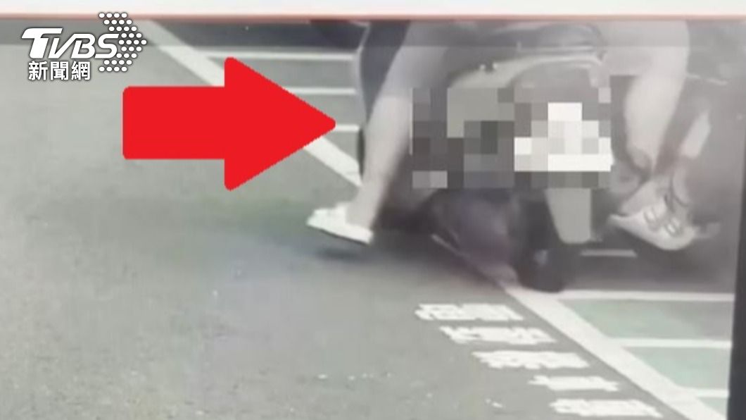 監視器拍下騎士車牌。(圖/翻攝自愛新莊我是新莊人 臉書)