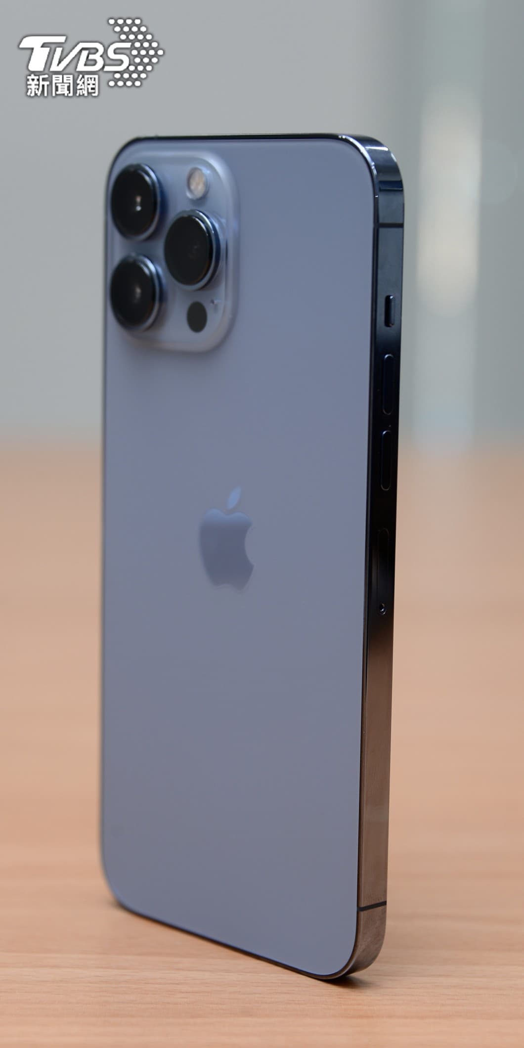 iPhone 13 Pro Max擁有專業級相機系統,能以望遠、廣角、超廣角相機進行拍攝。(圖/TVBS)