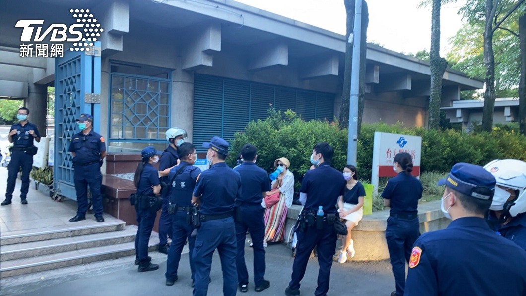 「你小孩打的恐是毒針」 5男女在捷運台大醫院站發傳單