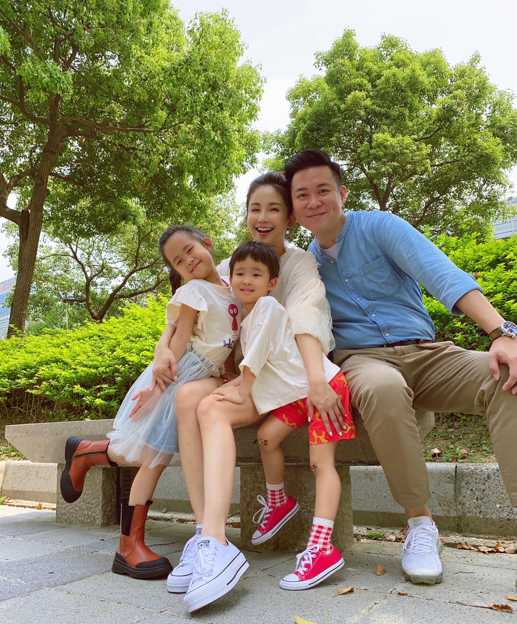 老公與小孩是鍾欣怡背後最大的支柱。(圖/翻攝自鍾欣怡 Cathy Chung 臉書)