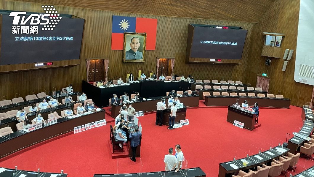 不滿3+11！藍委佔議場　杯葛蘇貞昌施政報告