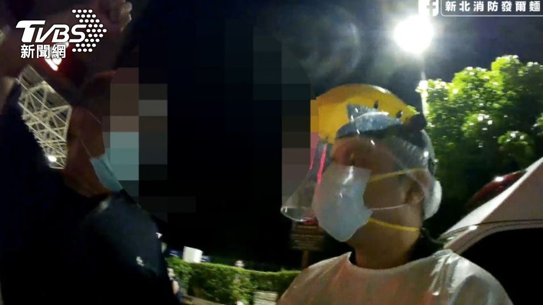 火神的眼淚真實版!消防員送醉男就醫 友擋車嗆「敗類」