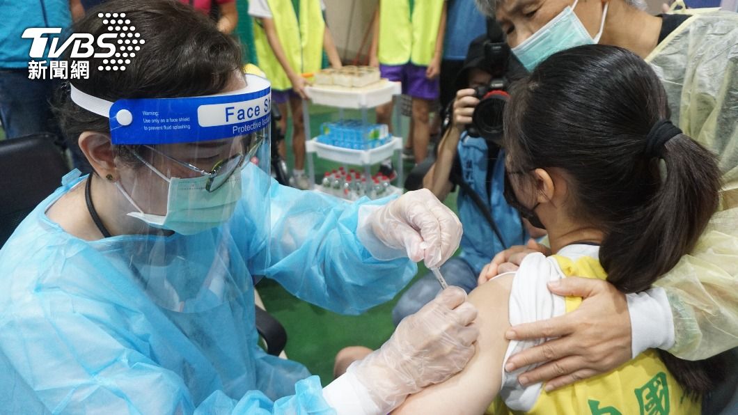 金門12到18歲學生接種BNT疫苗 首日兵分兩路施打
