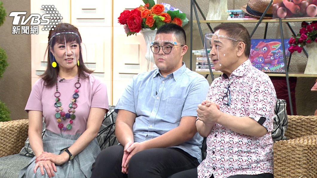 演藝圈模範夫妻檔小亮哥、林姿佑，帶著小兒子王瀚謙上節目。（圖／年代MUCH提供）