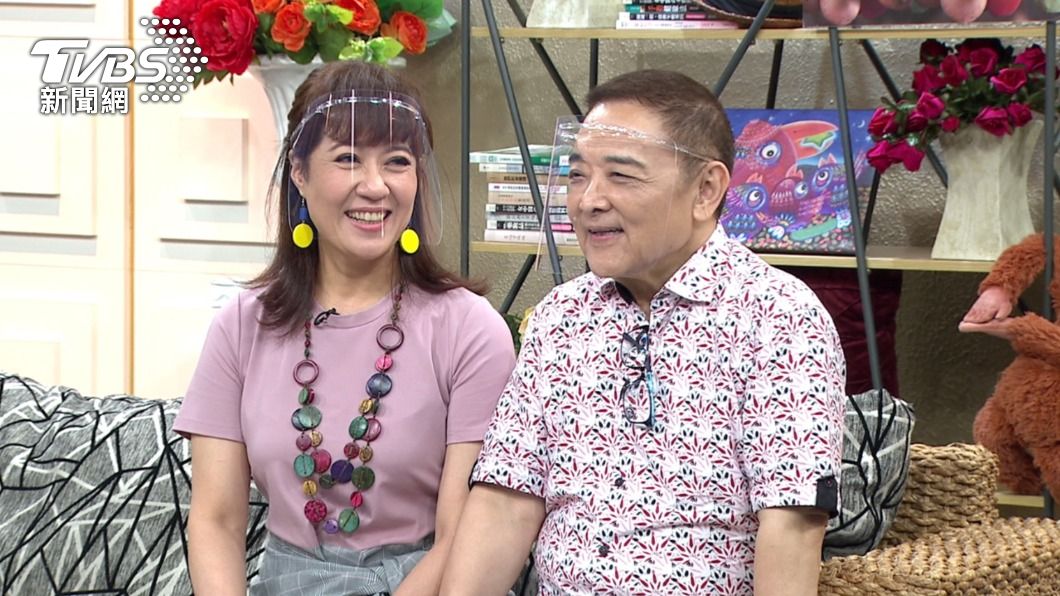 資深藝人小亮哥與小12歲的愛妻林姿佑，結婚多年感情依舊甜蜜蜜。（圖／年代MUCH提供）