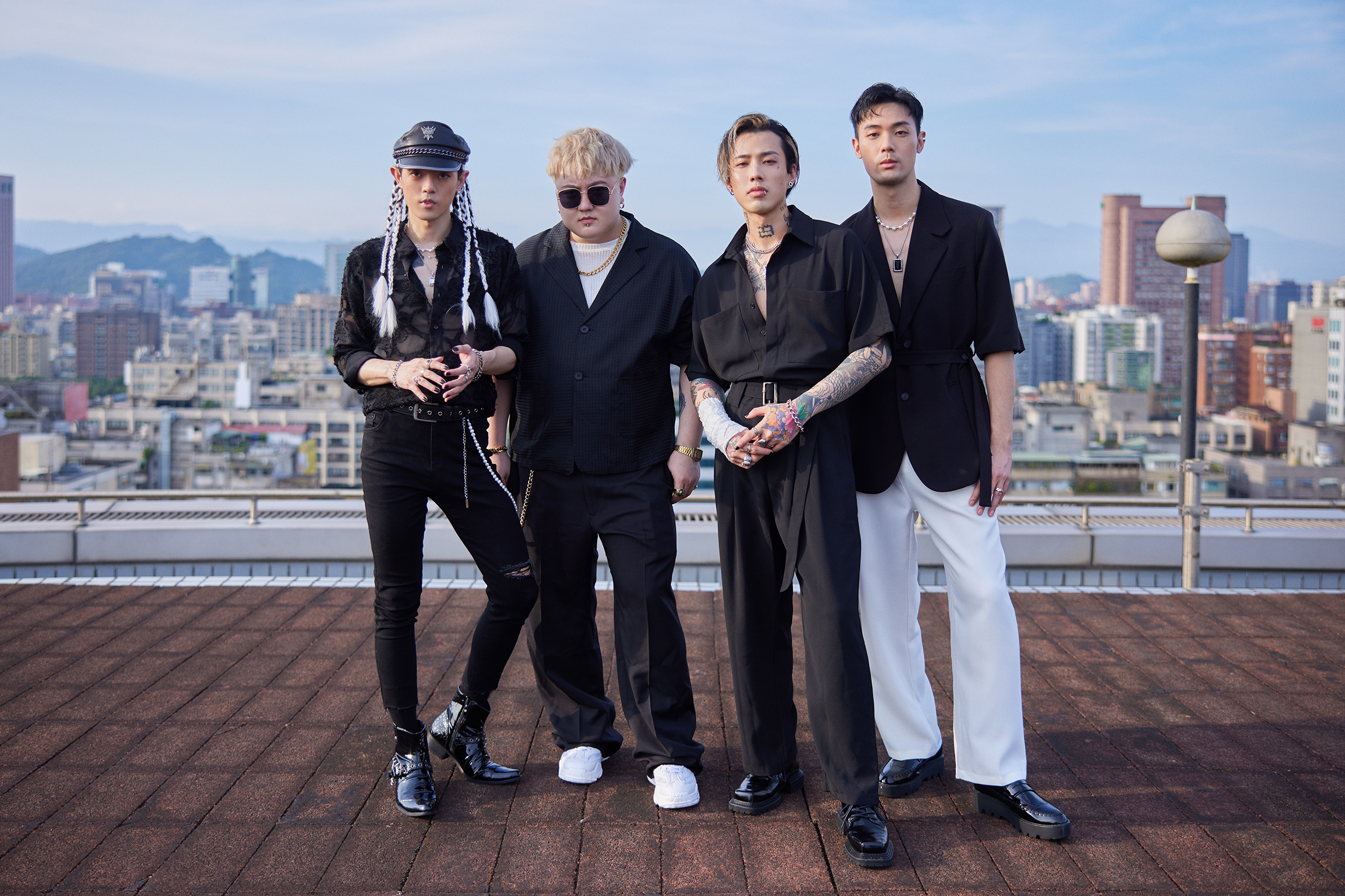 TRASH新專輯《Holy Trip!》以音樂串起「愛」。(圖/華納音樂提供)