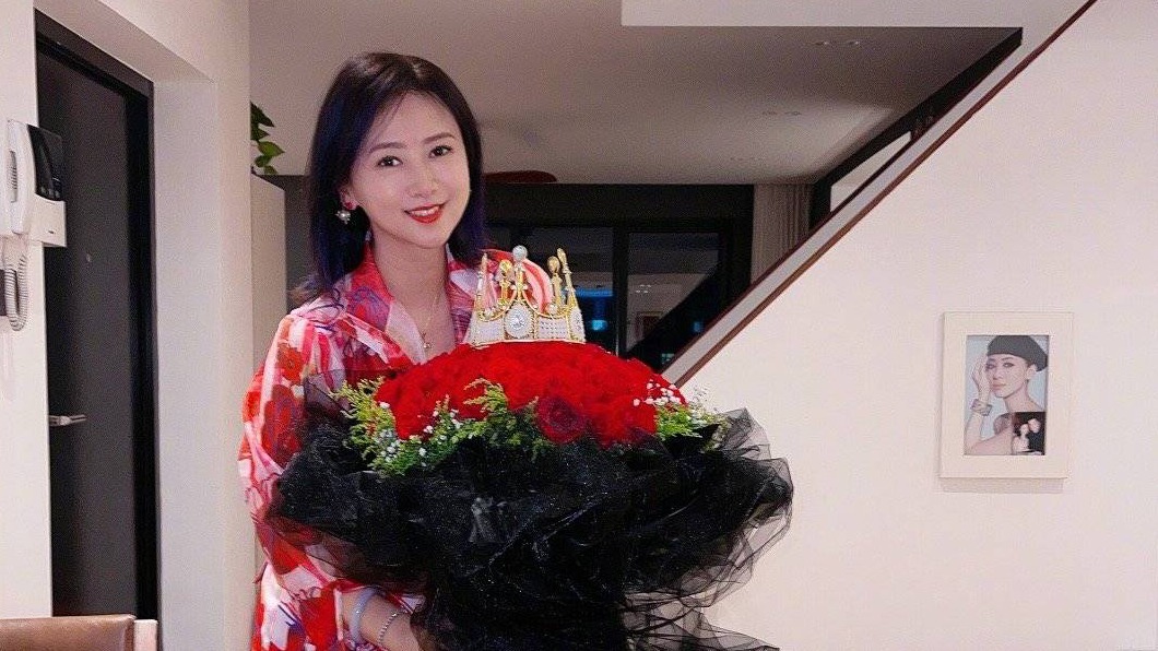 超凍齡!53歲翁虹同框13歲愛女 網讚:宛如姐妹花