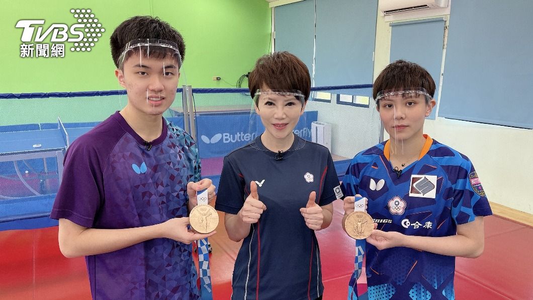 林昀儒、鄭怡靜在節目中同框。(圖/華視提供)