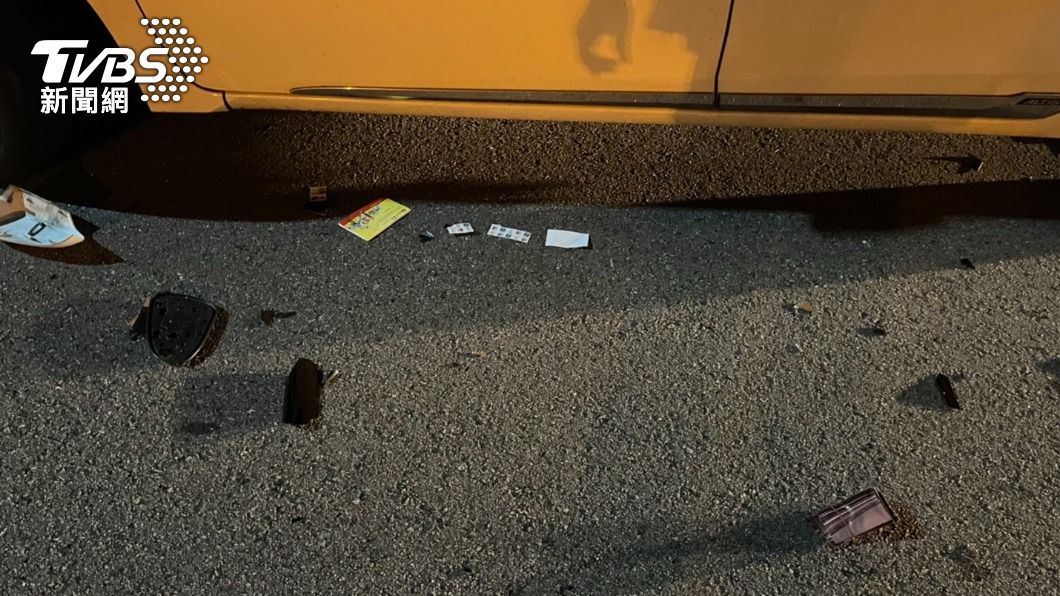 車殼零件散落一地。(圖/TVBS)