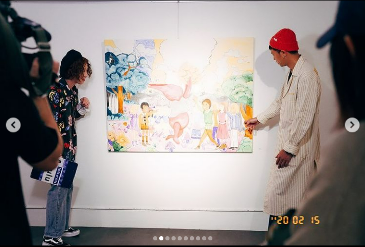 這幅《松果》的複製畫的所得將捐贈給心臟醫學單位。（圖／翻攝自 LuLu 黃路梓茵 IG）