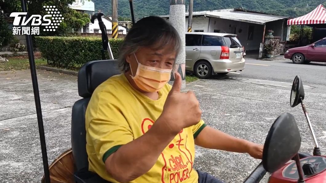 民眾順利預訂紙本五倍券,大讚警方辦事能力第一名。(圖/TVBS)