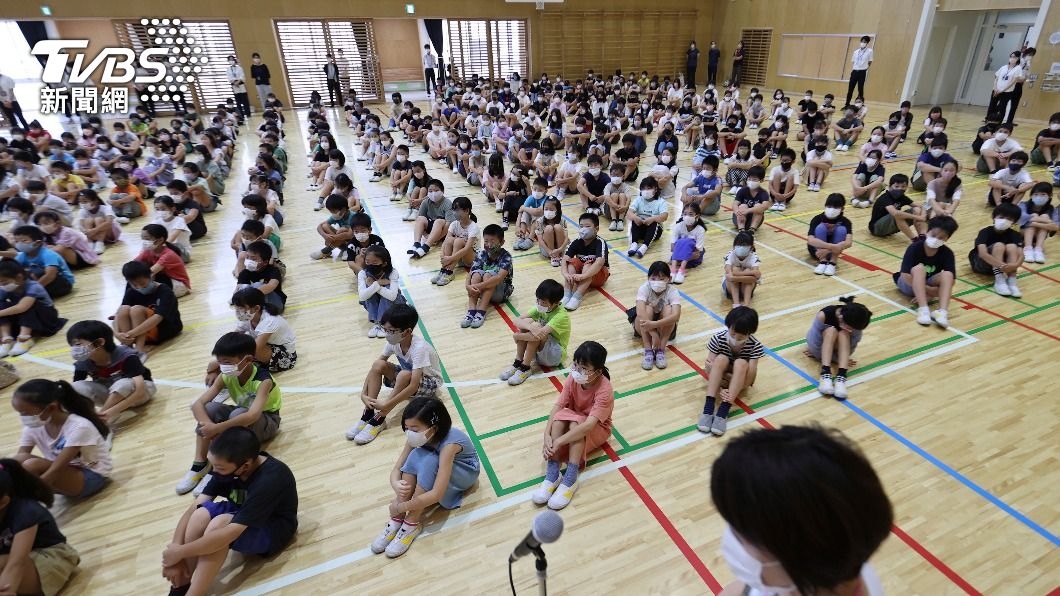 日本學校第2學期才剛開學,卻陸續傳出群聚確診案例。(示意圖,非當事人/達志影像美聯社)