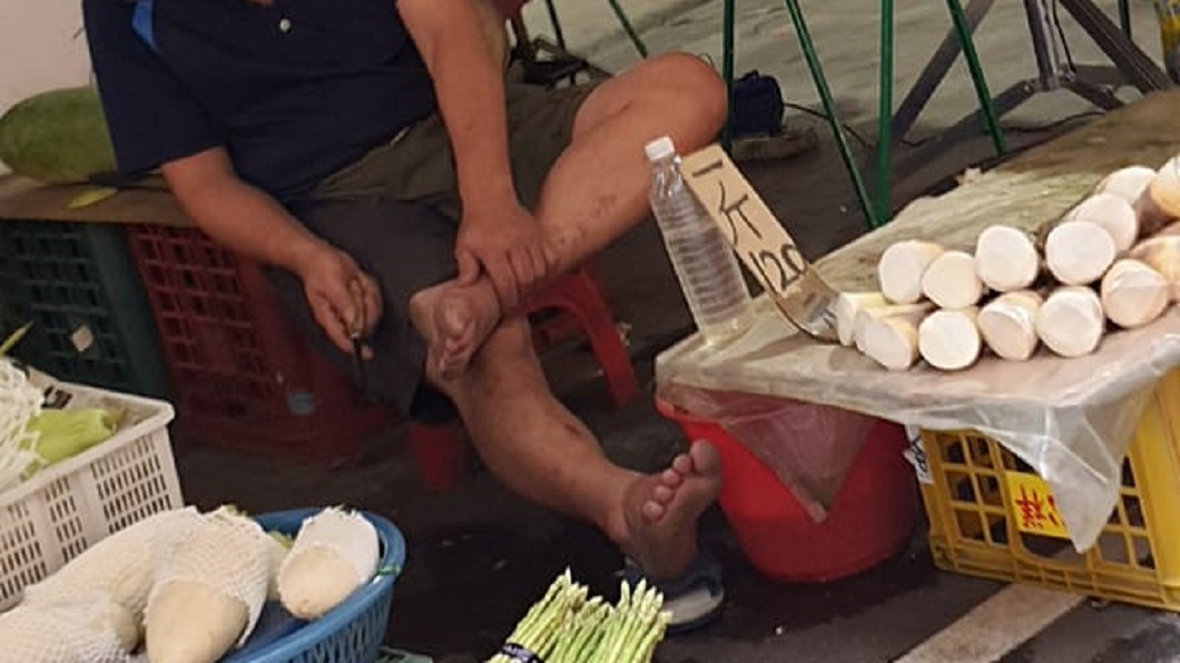 市場菜販「竹筍刀削腳皮」　她親睹怒轟：噁不噁心！