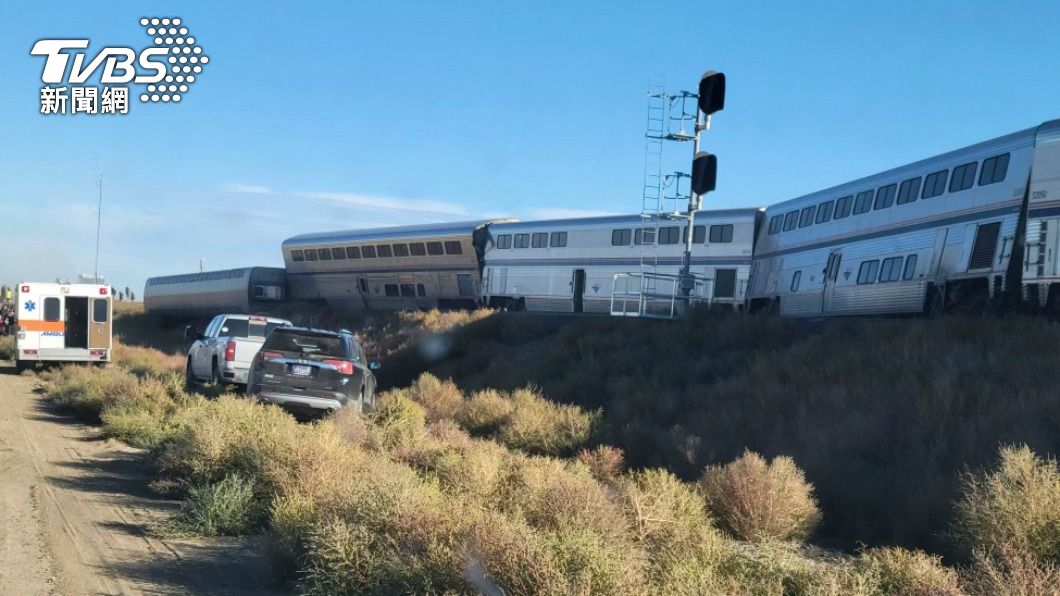 美火車出軌翻覆畫面曝光 車內逾160乘客已知3死50傷