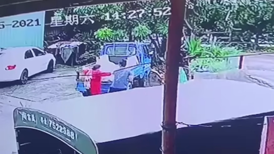 不滿鄰居買地擋出路!男竟持棍棒狂毆6旬婦 家人揚言告到底