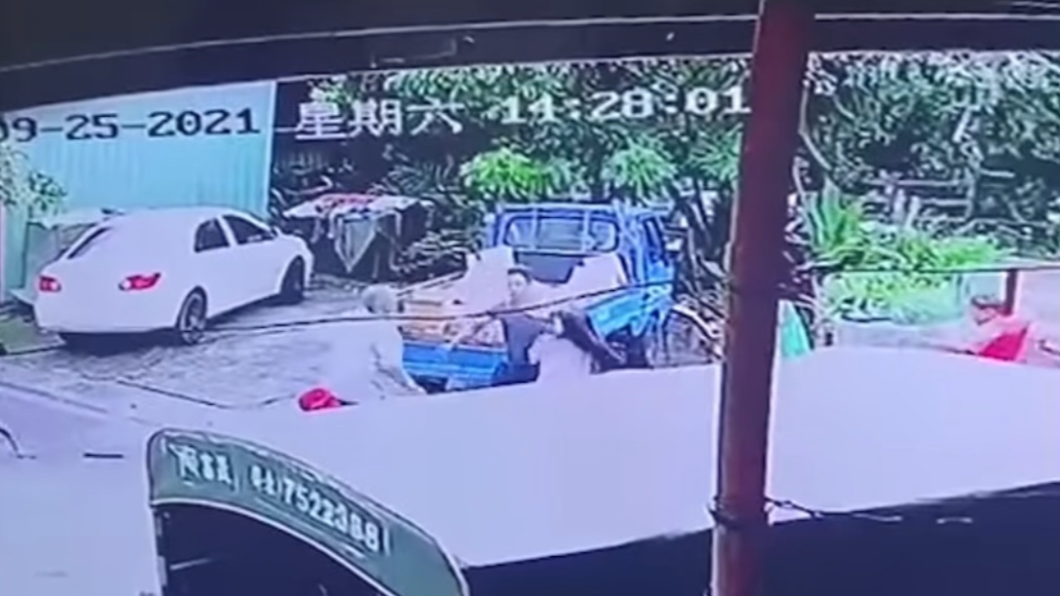 雙方家人出面制止。(圖/翻攝自爆料公社(官方粉專專屬))