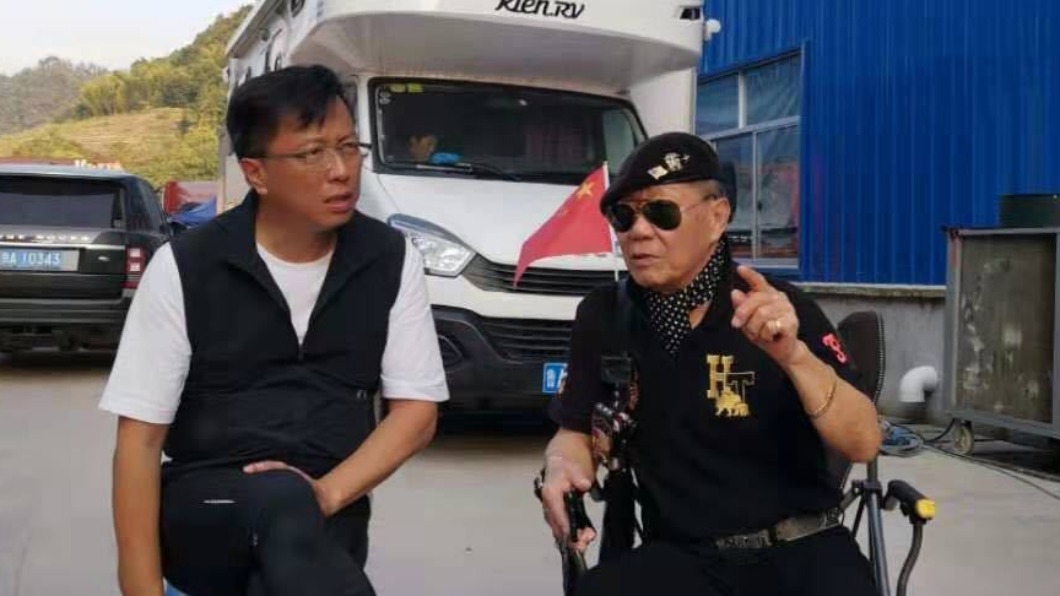 知名導演張鵬翼（右）24日傳出在台北榮總病逝。（圖／翻攝自微博用戶7794047789）