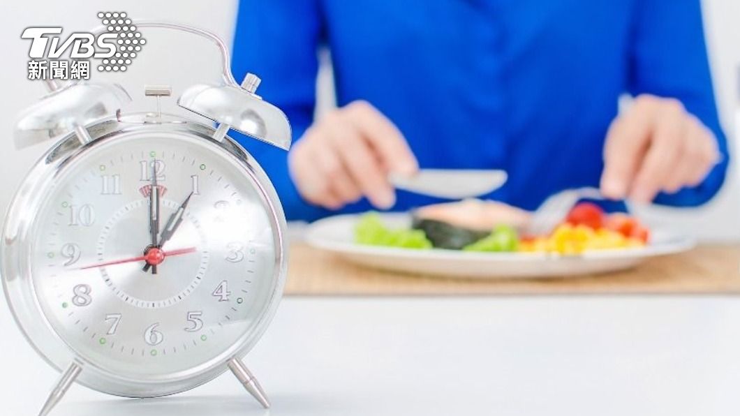 曾之喬採用的是「168間歇性斷食」。（示意圖，非當事人／shutterstock達志影像）