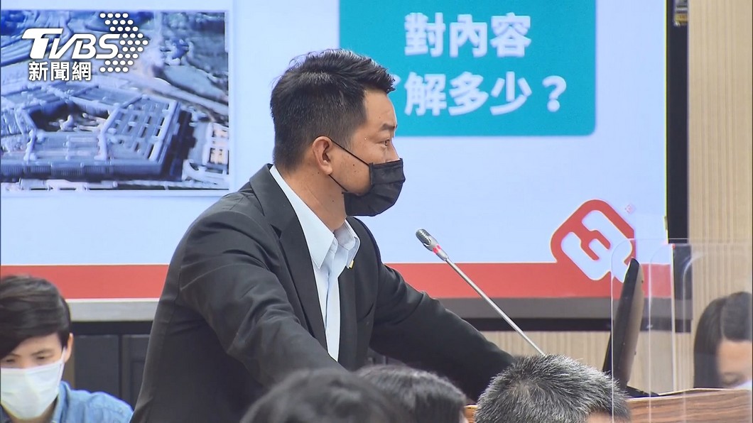 陳柏惟堅持以台語質詢國防部長邱國正,引發熱議。(圖/TVBS)