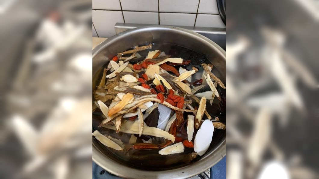 原PO為清洗中藥材一事與婆婆大戰。（圖／翻攝自爆怨2公社）