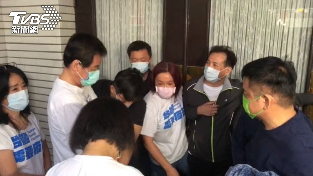 藍綠爆衝突！陳玉珍清晨突襲議場開嗆：睡覺也算排隊？