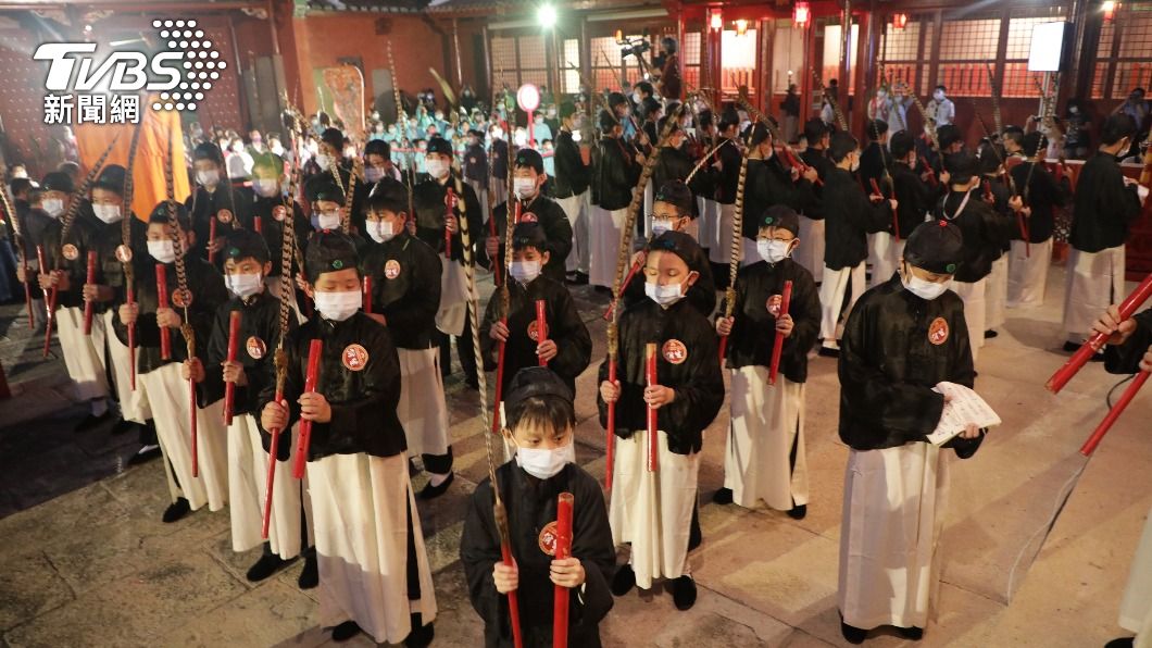 台南孔廟晨曦中祭孔 疫情下取消拔智慧毛活動