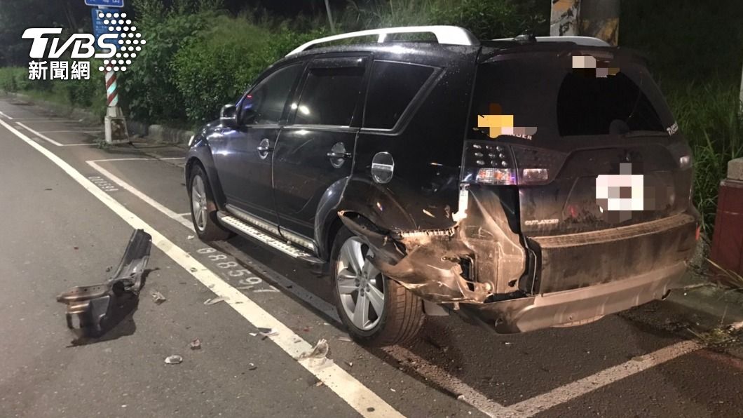 休旅車深夜遭撞爛 警靠「抖動」揪出肇逃男