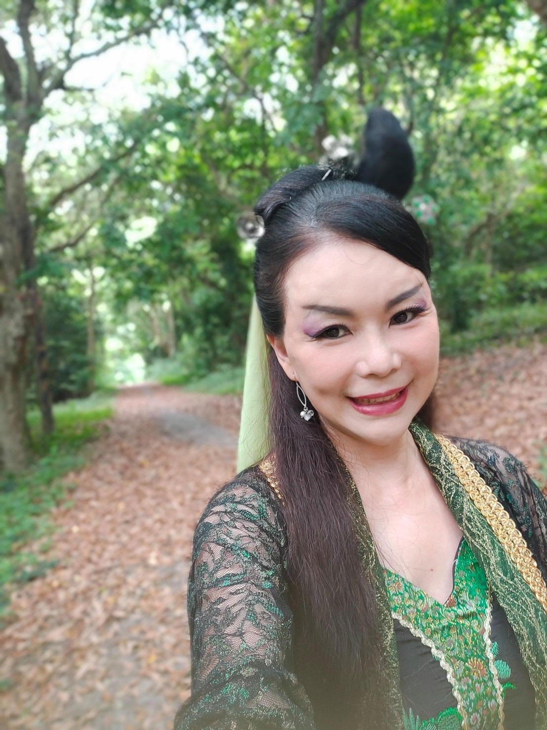 林玉紫過去因演出類戲劇《玫瑰瞳鈴眼》、《藍色蜘蛛網》打開知名度。(圖/翻攝自林玉紫臉書)