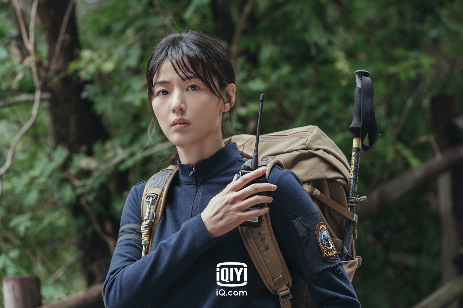 全智賢飾演智異山國立公園王牌守林員。(圖/iQiyi愛奇藝國際站提供)