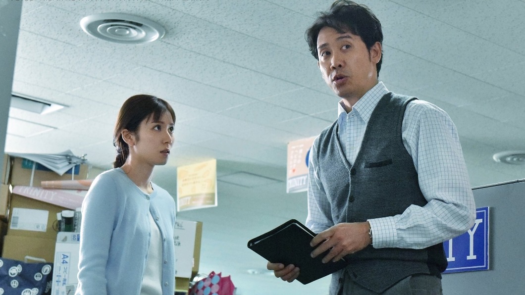 《總編的復仇》松岡茉優（左）、大泉洋攜手拯救過氣雜誌。（圖／高雄電影節提供）