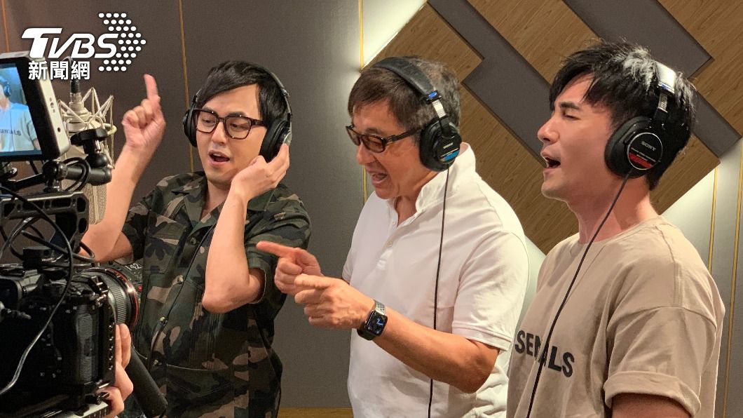 左起黃子佼、李濤、是元介錄製公益單曲。(圖/關懷台灣文教基金會提供)