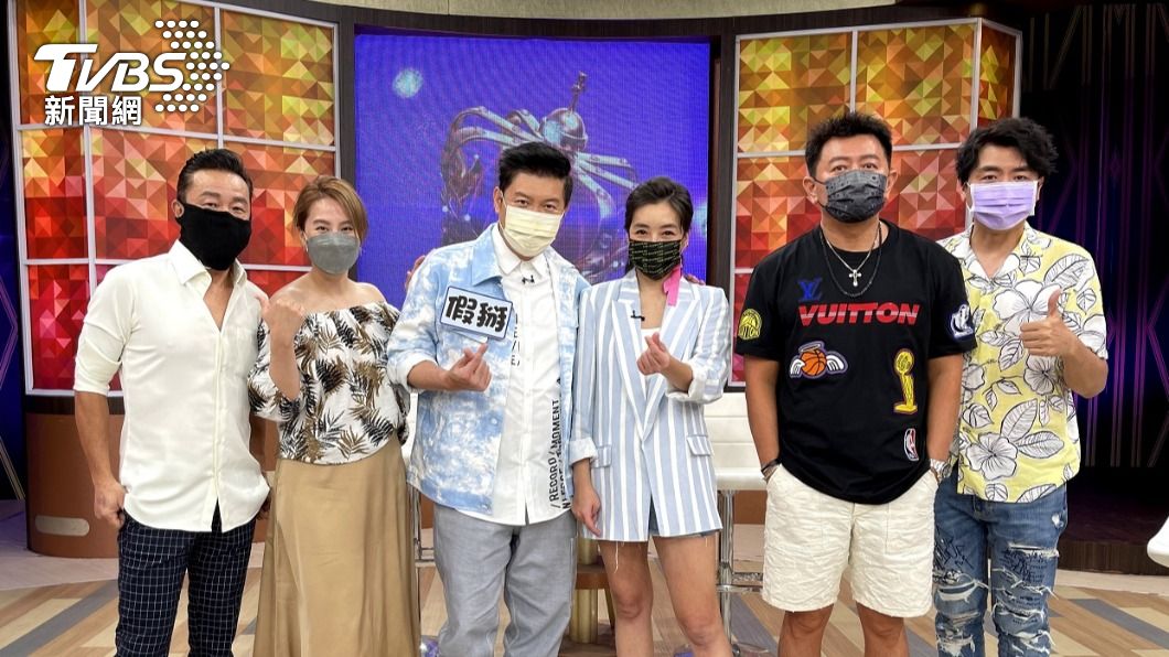 左起陳為民、黃小柔、曾國城、路嘉怡、庹宗康、梁赫群暢聊趣事。(圖/衛視中文台提供)