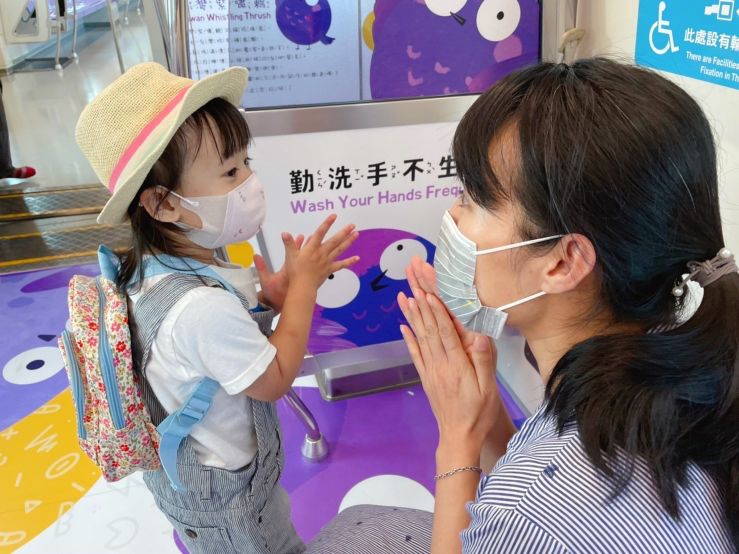 Q版紫嘯鶇親子友善車廂