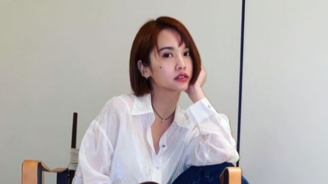 楊丞琳不笑時,就像板著一張臉,也曾因此爆出片場擺臭臉等抹黑傳聞。(圖/翻攝自楊丞琳IG)