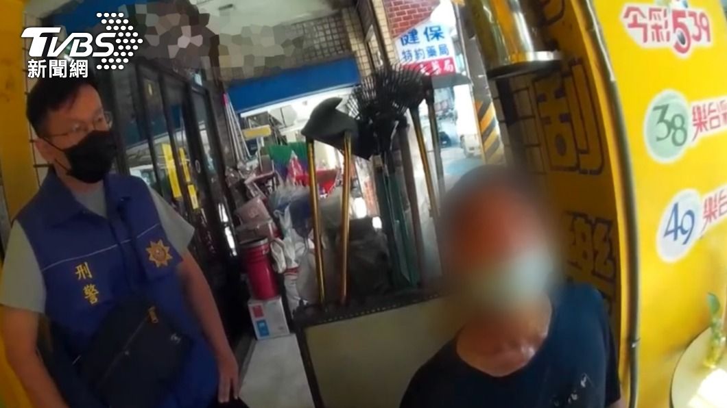 警方獲報趕到現場。(圖/TVBS)