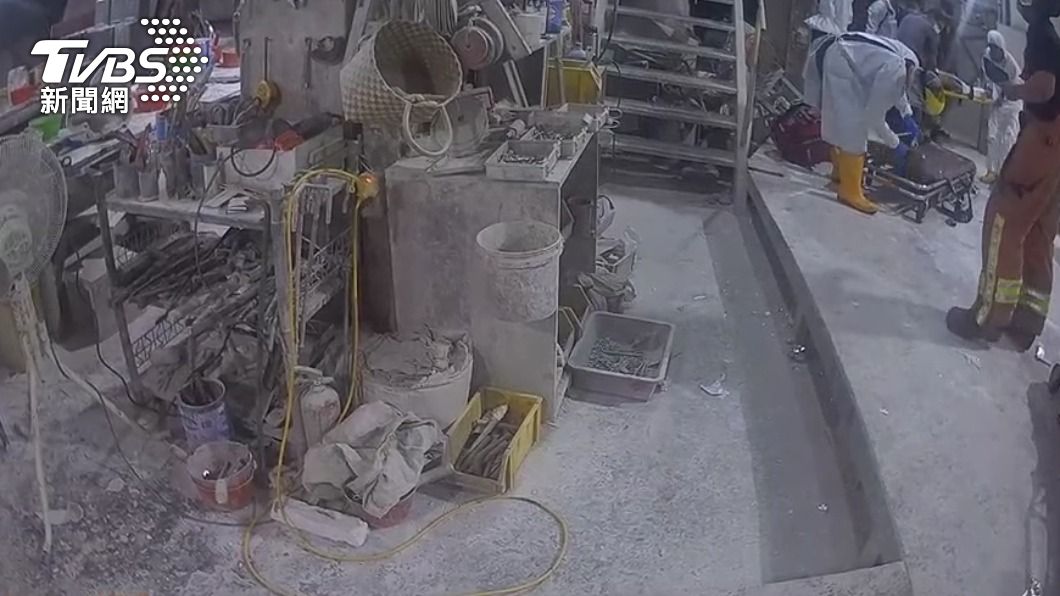 模型工廠的簡易貨梯發生墜落意外。（圖／TVBS）