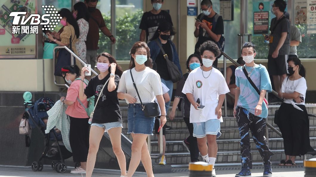 口罩戴錯恐釀乾眼危機 醫:出現4大症狀應治療