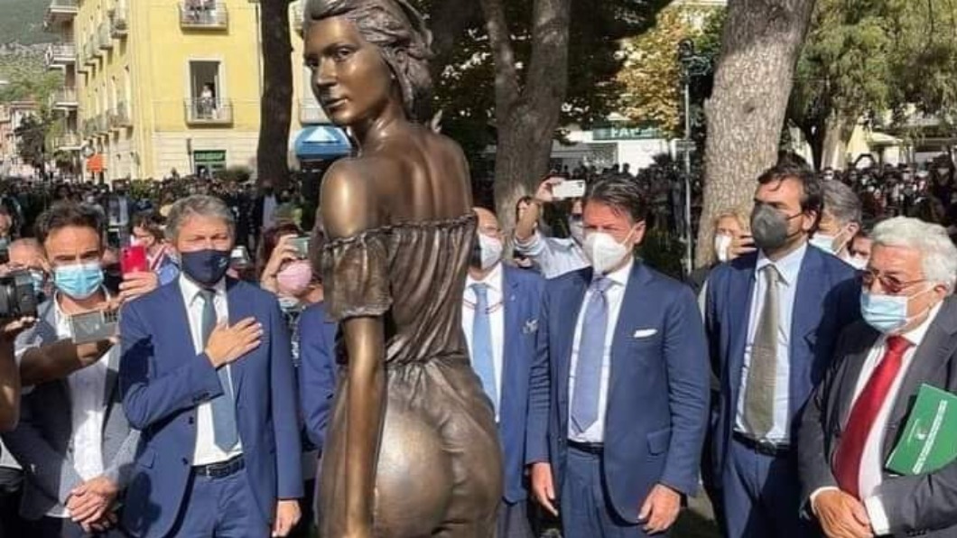 女銅像衣著太貼身超害羞 義大利女議員轟物化女性