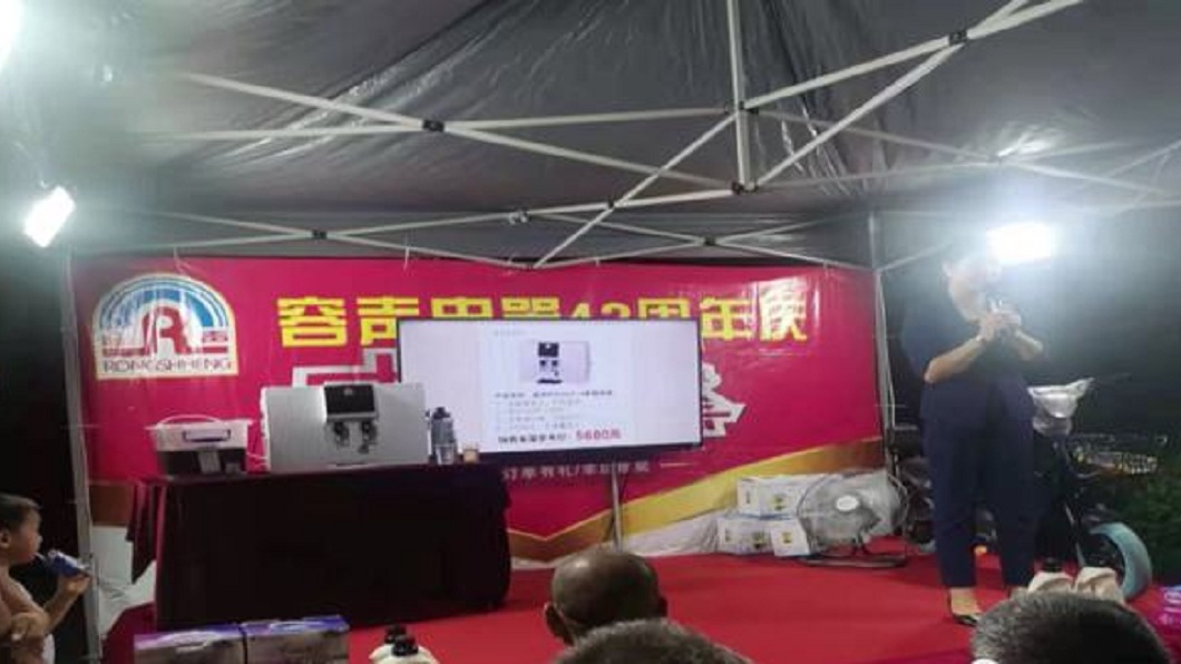 推銷淨水器讓童「喝下過濾自己撒的尿」 廠商:展現技術