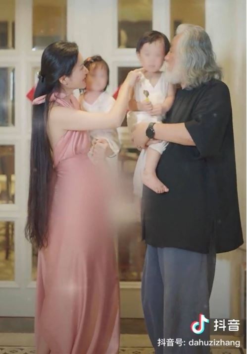 杜星霖的肚子經過模糊特效處理,引起外界討論。(圖/翻攝自抖音)