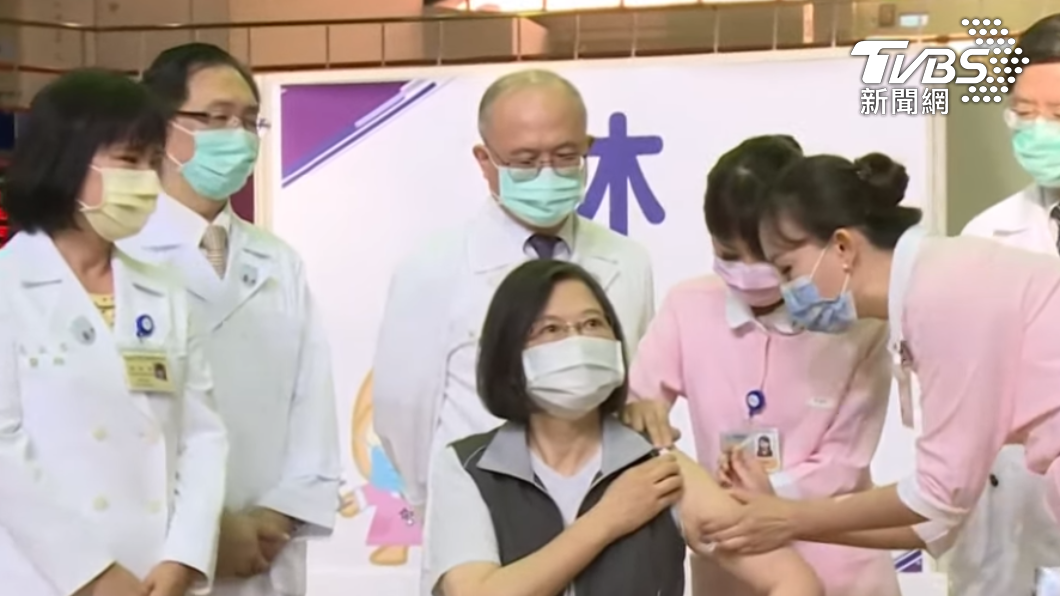 10分鐘內打完第2劑高端！蔡英文笑問：「結束啦？」