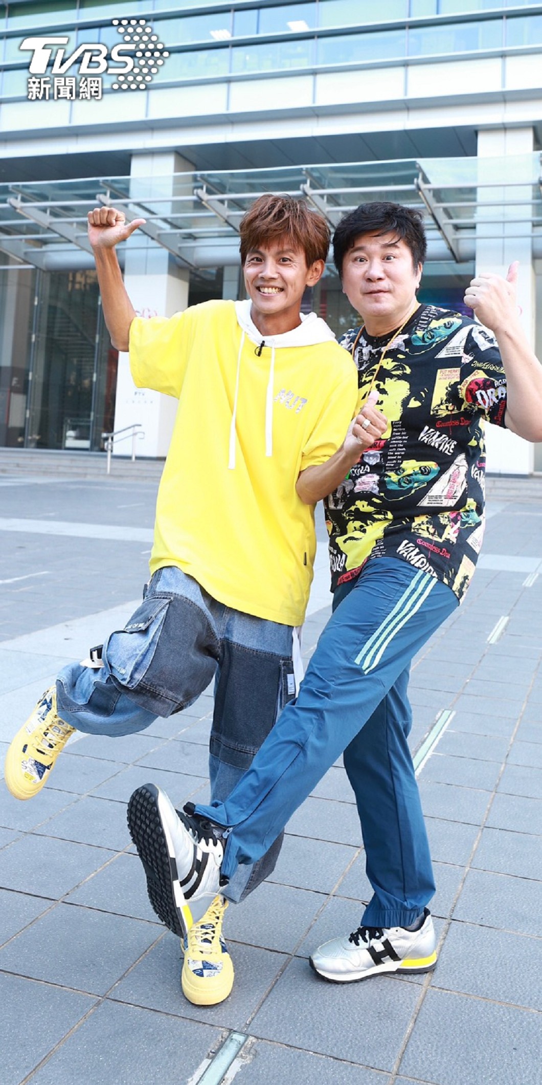 由胡瓜、阿翔主持的《綜藝大集合》睽違2年出現「偽外景」。(圖/民視提供)
